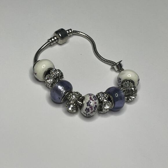 Silver tone bracelet beaded with easy on closure violet purple costume jewelry - Picture 2 of 10